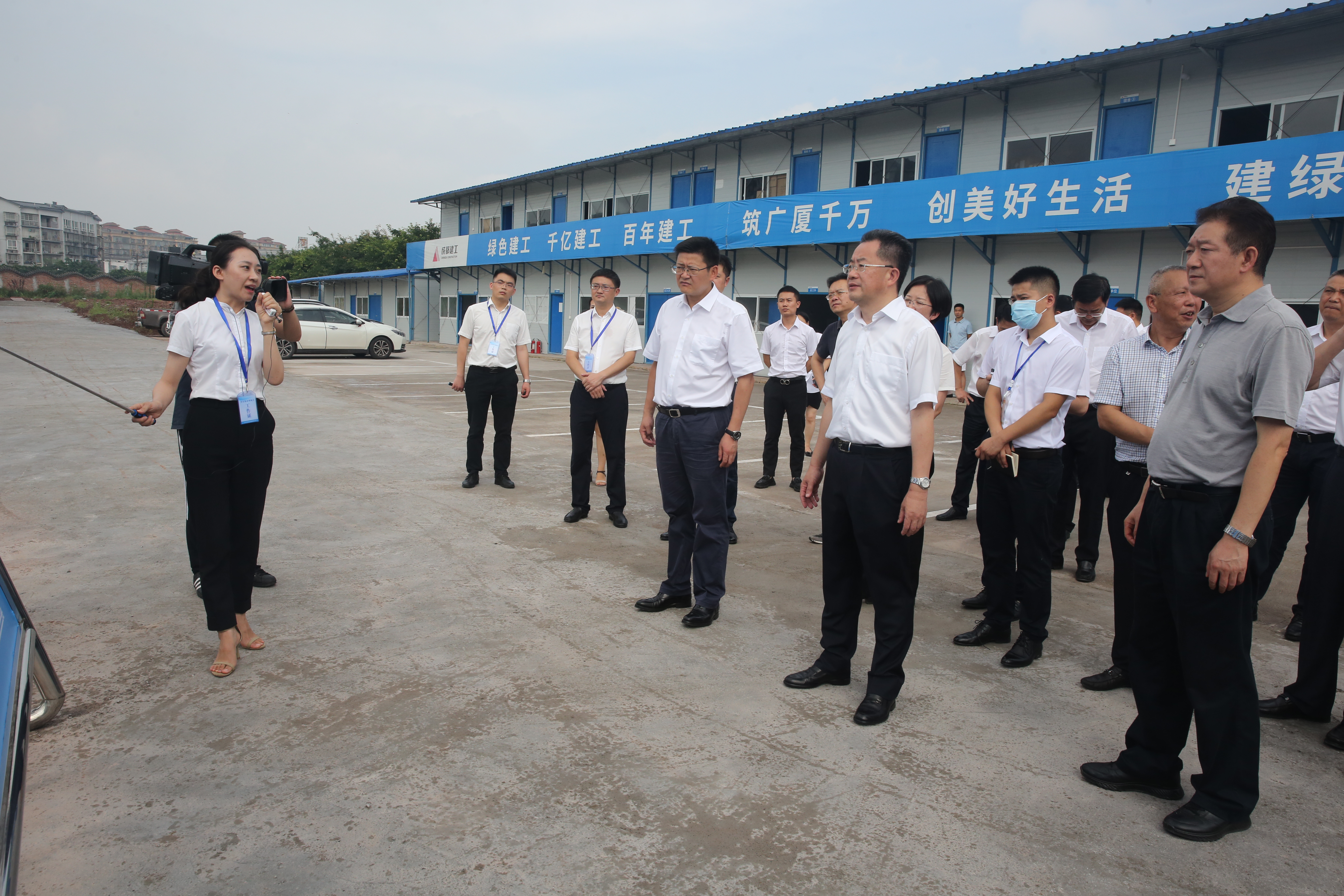 市委書記劉強率隊調研西南醫投集團天植中藥公司新建廠房項目